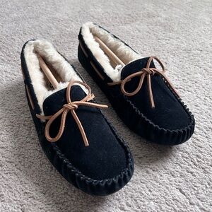 UGG Women’s Dakota Moccasin Slippers New Without Box